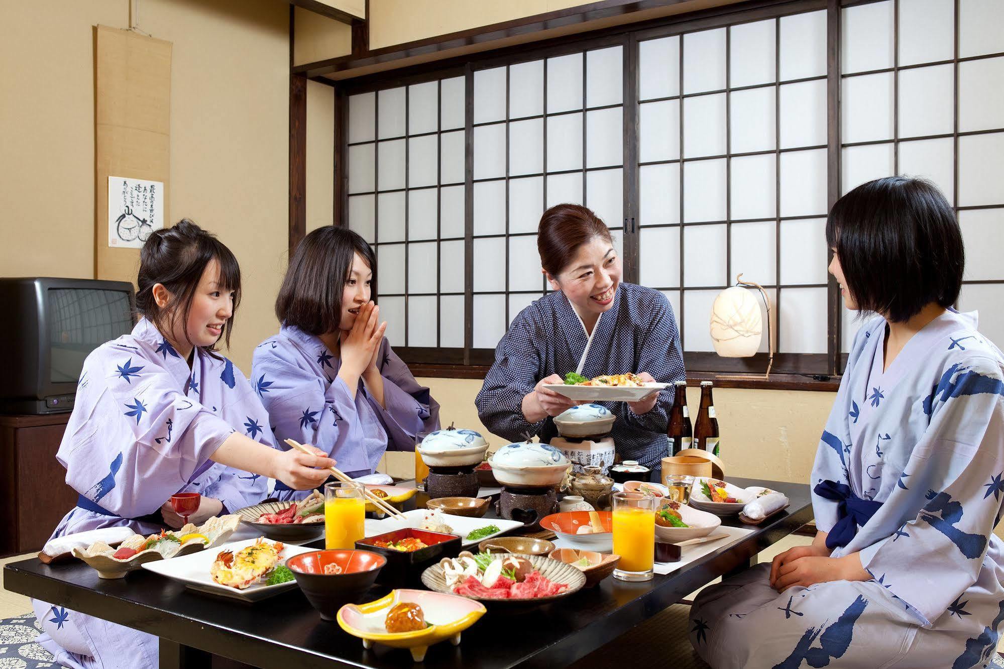 ทะบิโนะยะโดะ ซะตุกิ Hotel ฮิตะ ภายนอก รูปภาพ